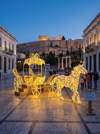 Φωτιζόμενη Άμαξα Με Μεταλλικό Σκελετό, PVC Γιρλάντα Με 6004 Led Φωτάκια Θερμού Φωτισμού Και Μπρίζα Σούκο ip65 Εξωτερικού Χώρου 530 x 150 x 250(H) Lianos 63368