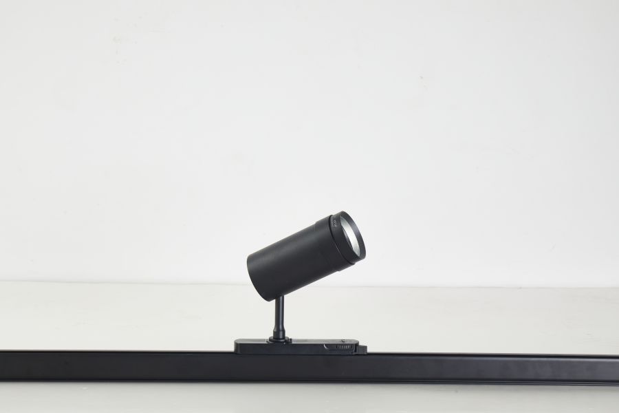 ZUMO-SP-18W-BL-3PH ZUMO SPOTLIGHT 18W BLACK ZOOMABLE 3PHASE 6.8x7x24cm 220-240V KGP DRIVER COB HOMELIGHTING 77-9119