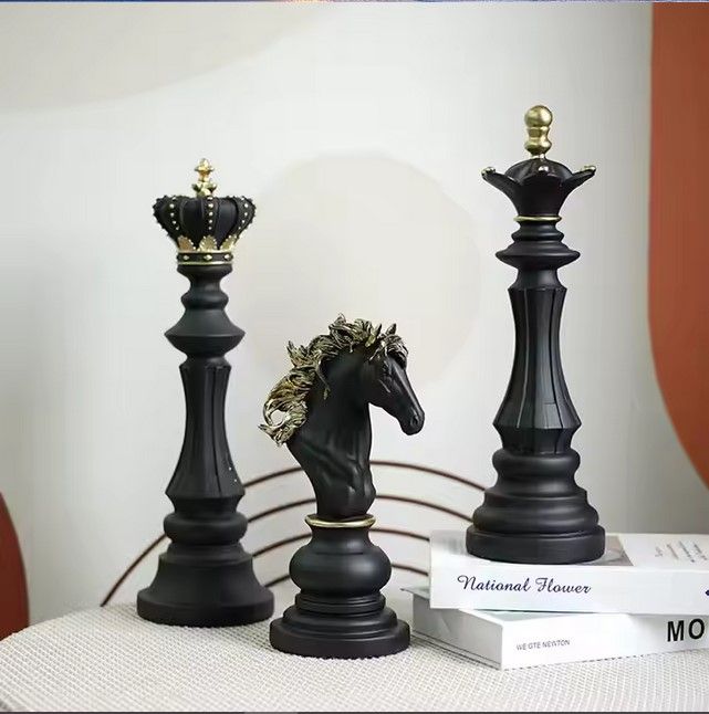 Σετ με 3 διακοσμητικά πιόνια από resin σε μαύρο χρώμα με χρυσές λεπτομέρειες Etoile TR-414A